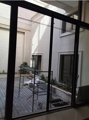 上海的黄先生找隐形纱窗门工厂设计安装隐形纱窗门